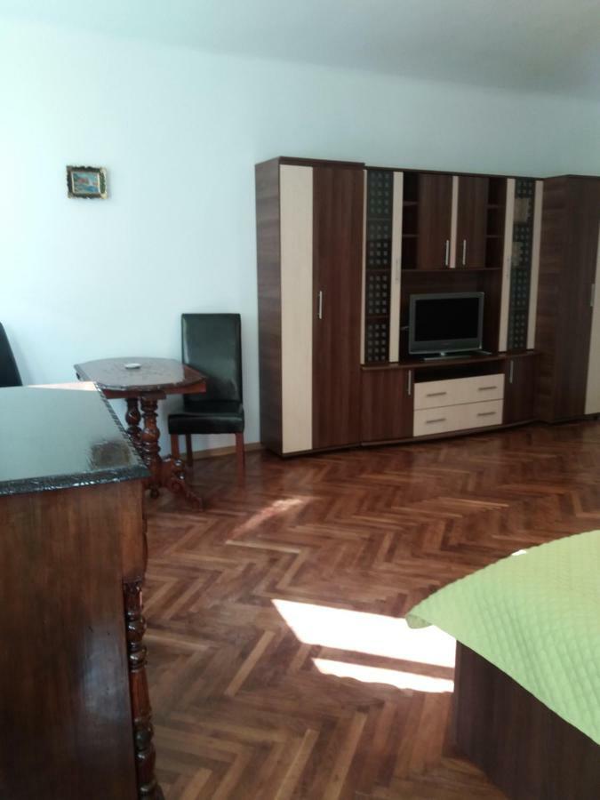 Charming Downtown Studio Брашов Экстерьер фото